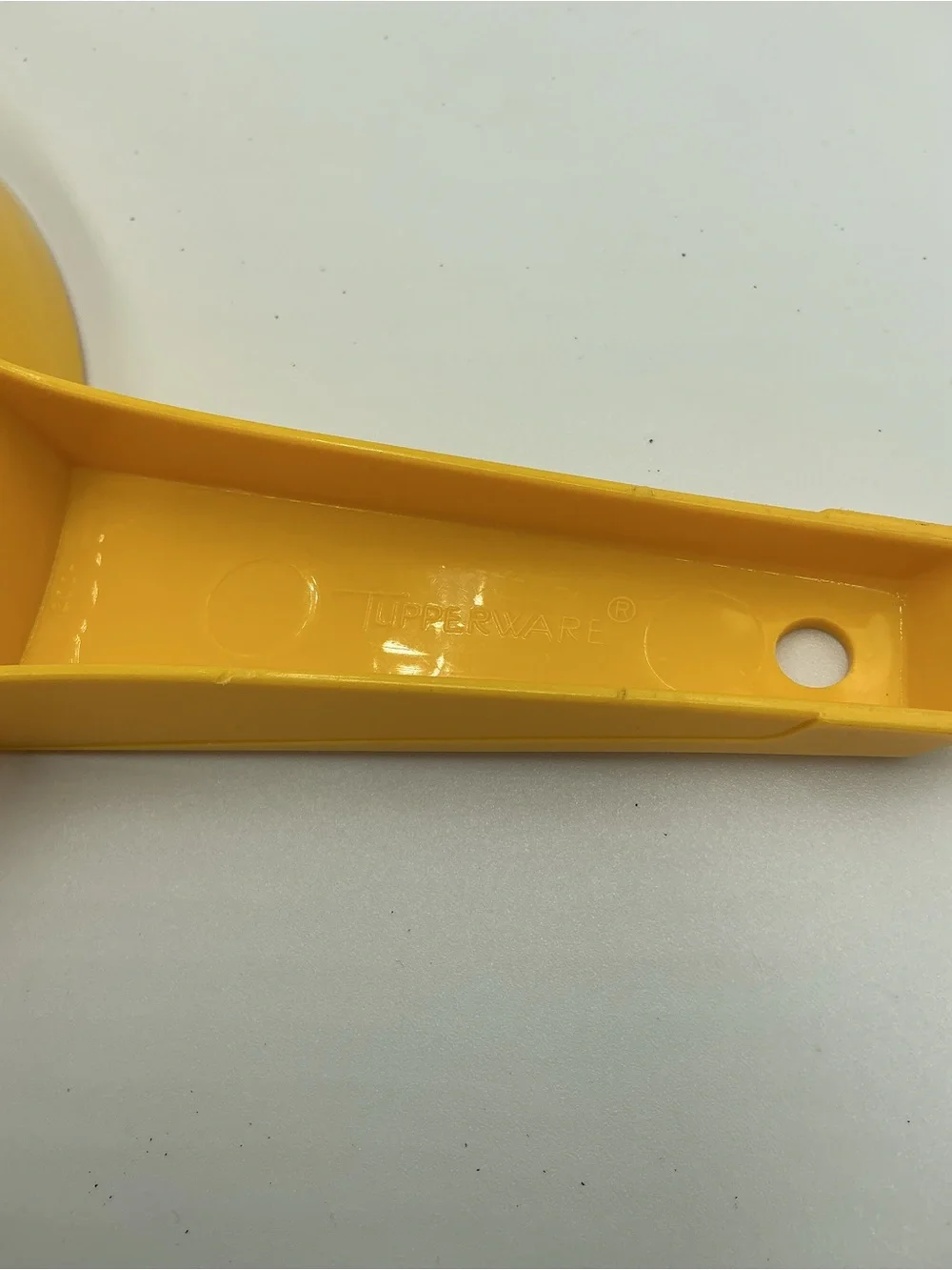 Vintage Tupperware Yellow 1 quart Kitchen Colander Strainer W/Handle 1200